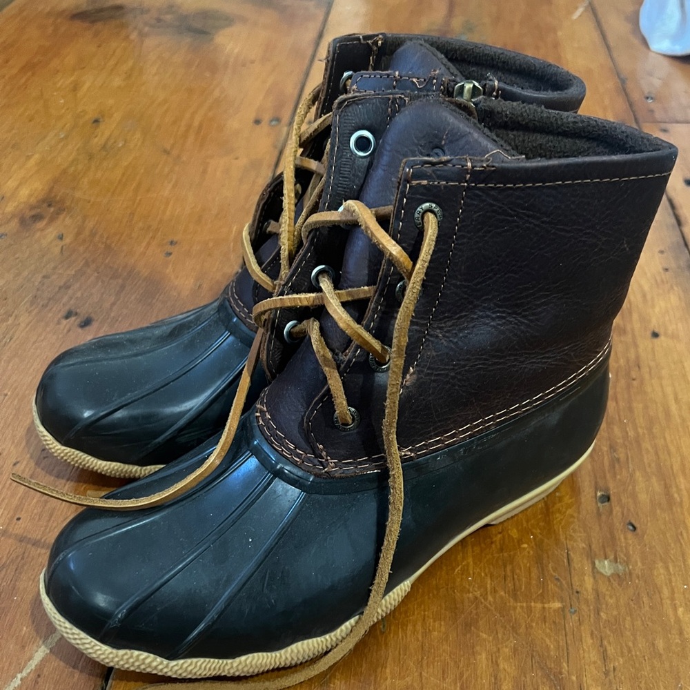 Brown size 6.5 Sperry’s